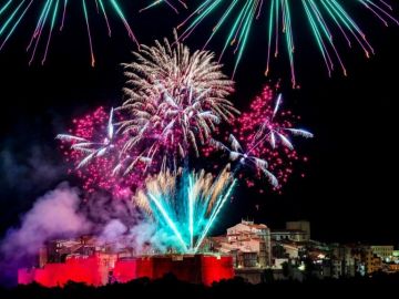 Le 13 juillet prochain à partir de 23h, le ciel s'illuminera à #Bonifacio 🎆🎇

Un évènement de toute beauté à ne pas manquer 😉

📍 Le feu d'artifice sera tiré...