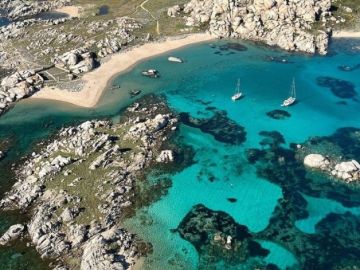 Au large de notre splendide ville de #Bonifacio, retrouvez les îles Lavezzi ! 😀

Les îles Lavezzi c'est quoi : Les îles Lavezzi sont un archipel de 23 îles,...